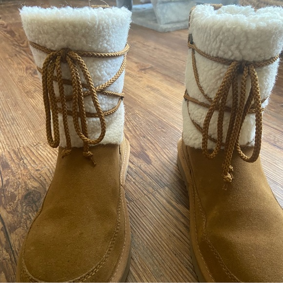 Kookaburra by UGG Boots - Picture 2 of 7